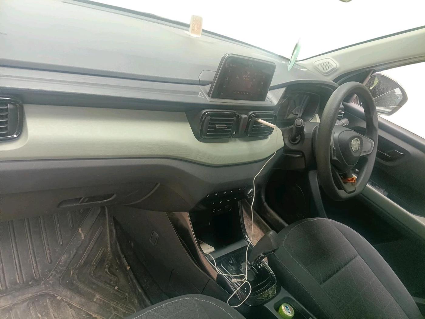 2025 Tata PUNCH Accomplished Plus AMT, Petrol, Automatic, 2,381 km, interior