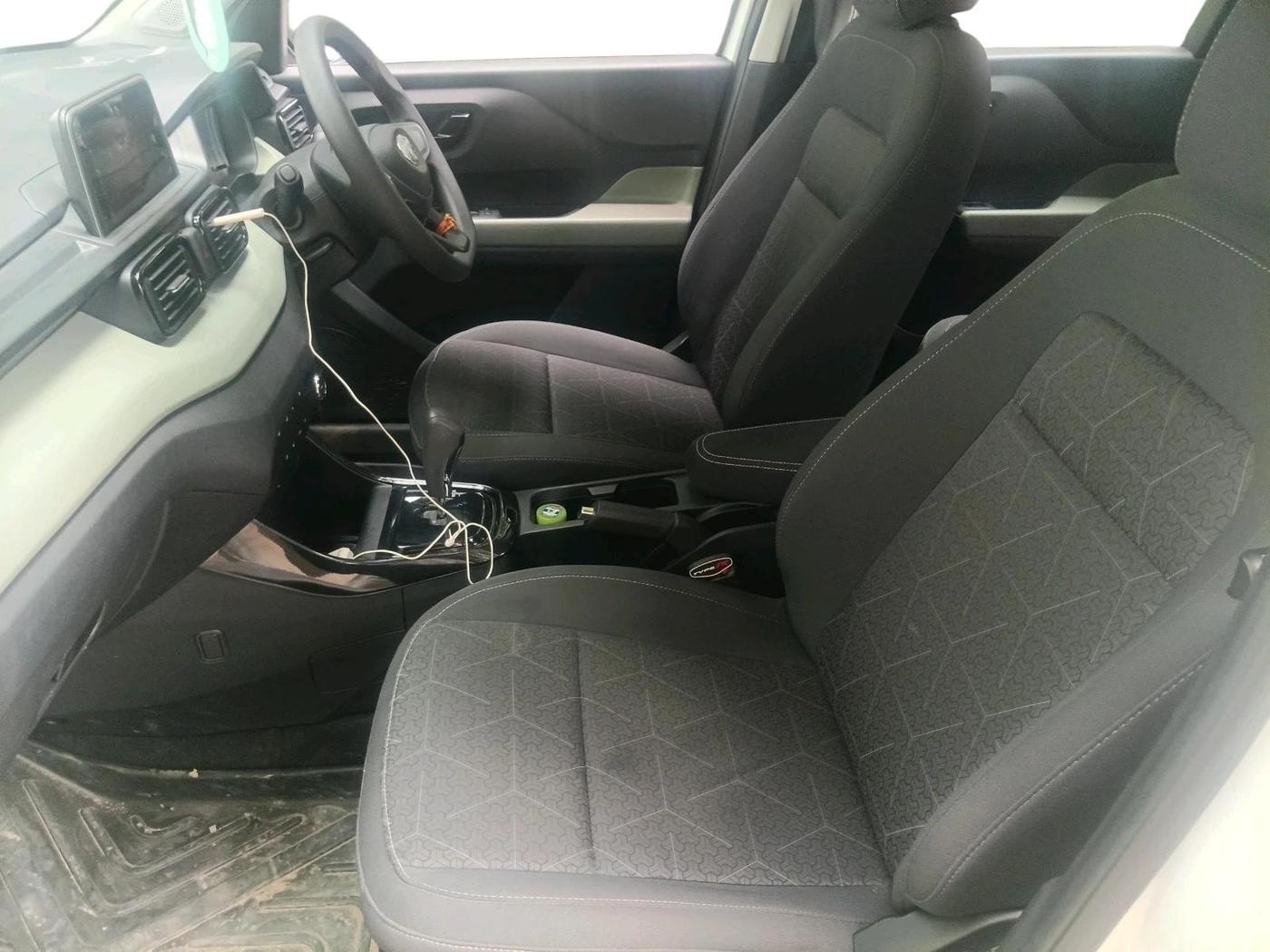 2025 Tata PUNCH Accomplished Plus AMT, Petrol, Automatic, 2,381 km, interior