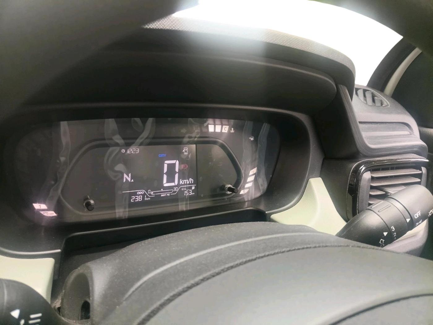 2025 Tata PUNCH Accomplished Plus AMT, Petrol, Automatic, 2,381 km, interior