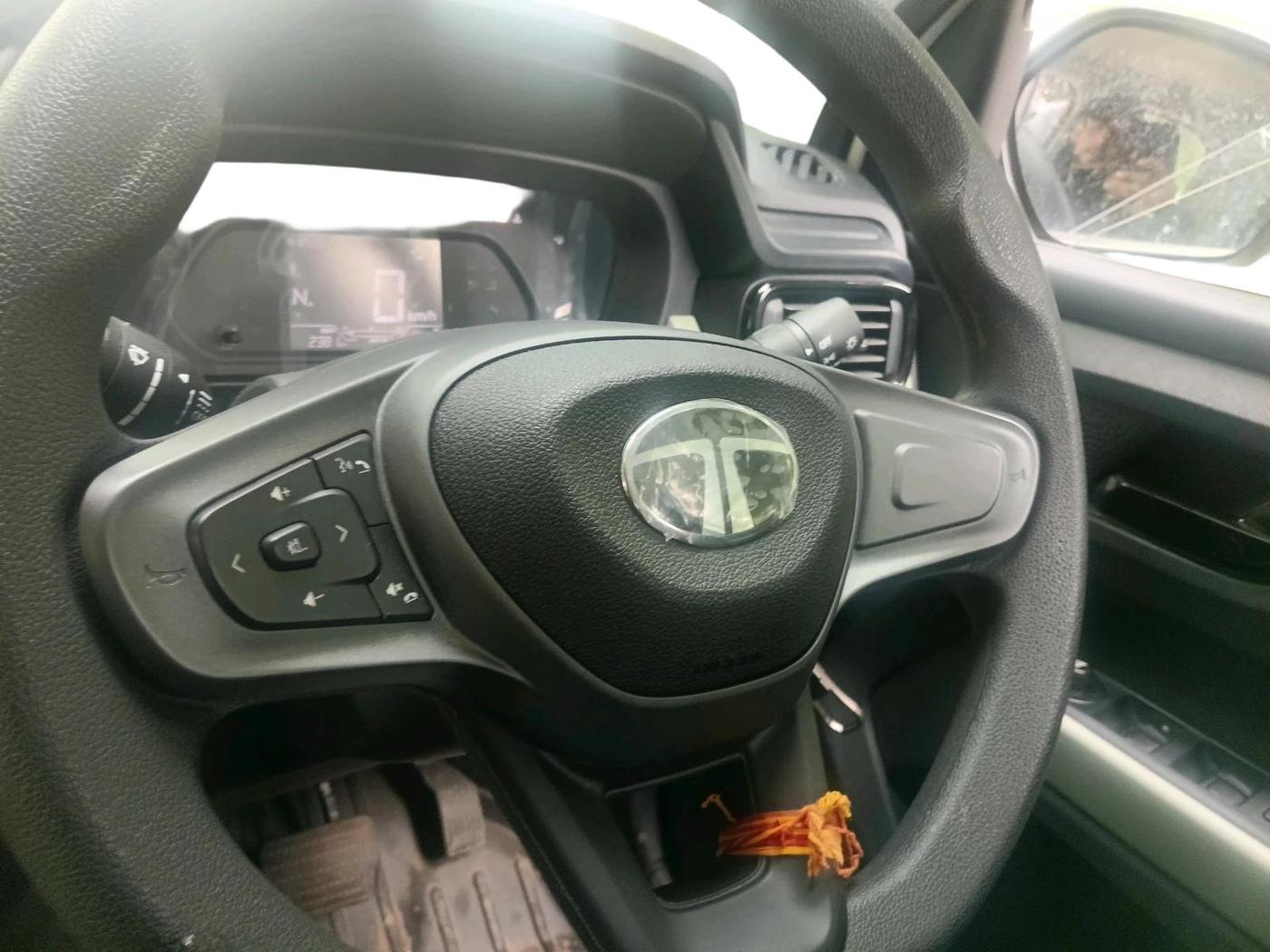 2025 Tata PUNCH Accomplished Plus AMT, Petrol, Automatic, 2,381 km, interior