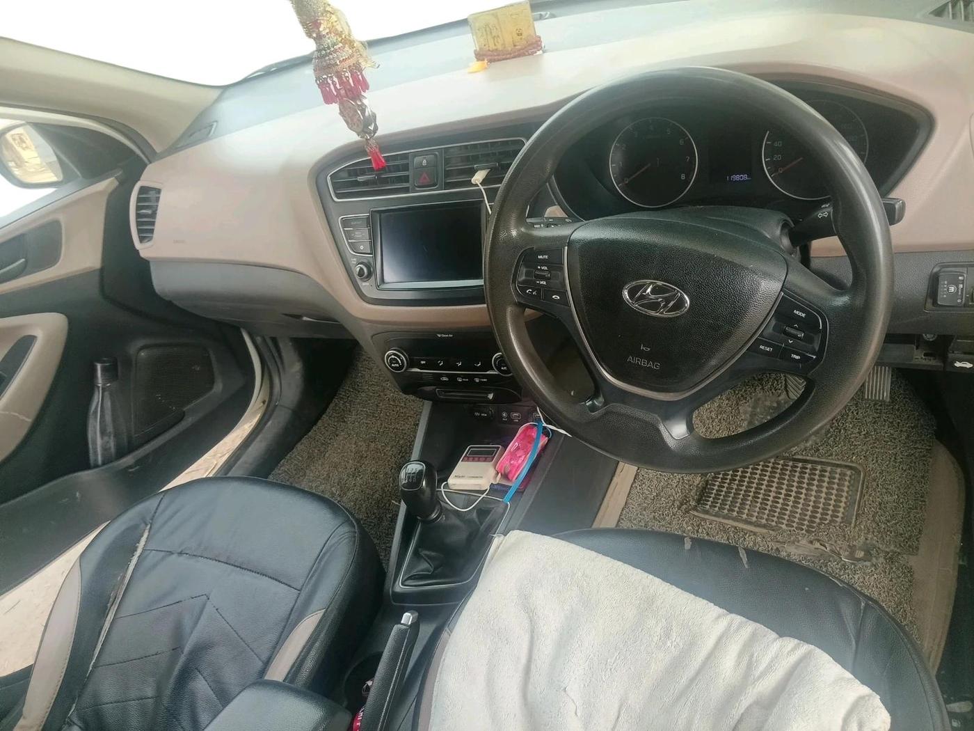 2018 Hyundai Elite i20 ASTA 1.2, CNG, Manual, 1,19,808 km, interior