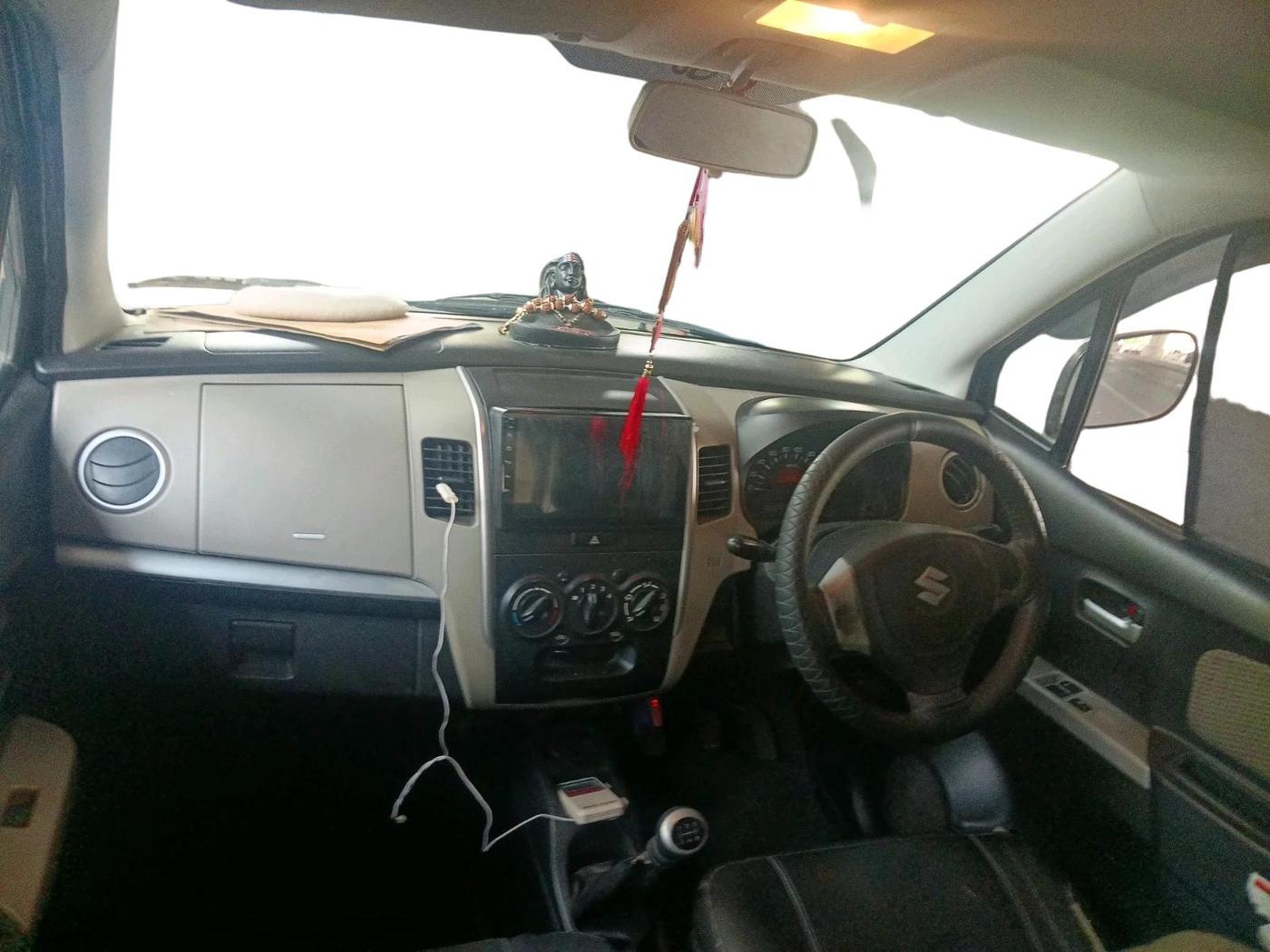 2017 Maruti Wagon R 1.0 LXI CNG, CNG, Manual, 9,99,908 km, interior