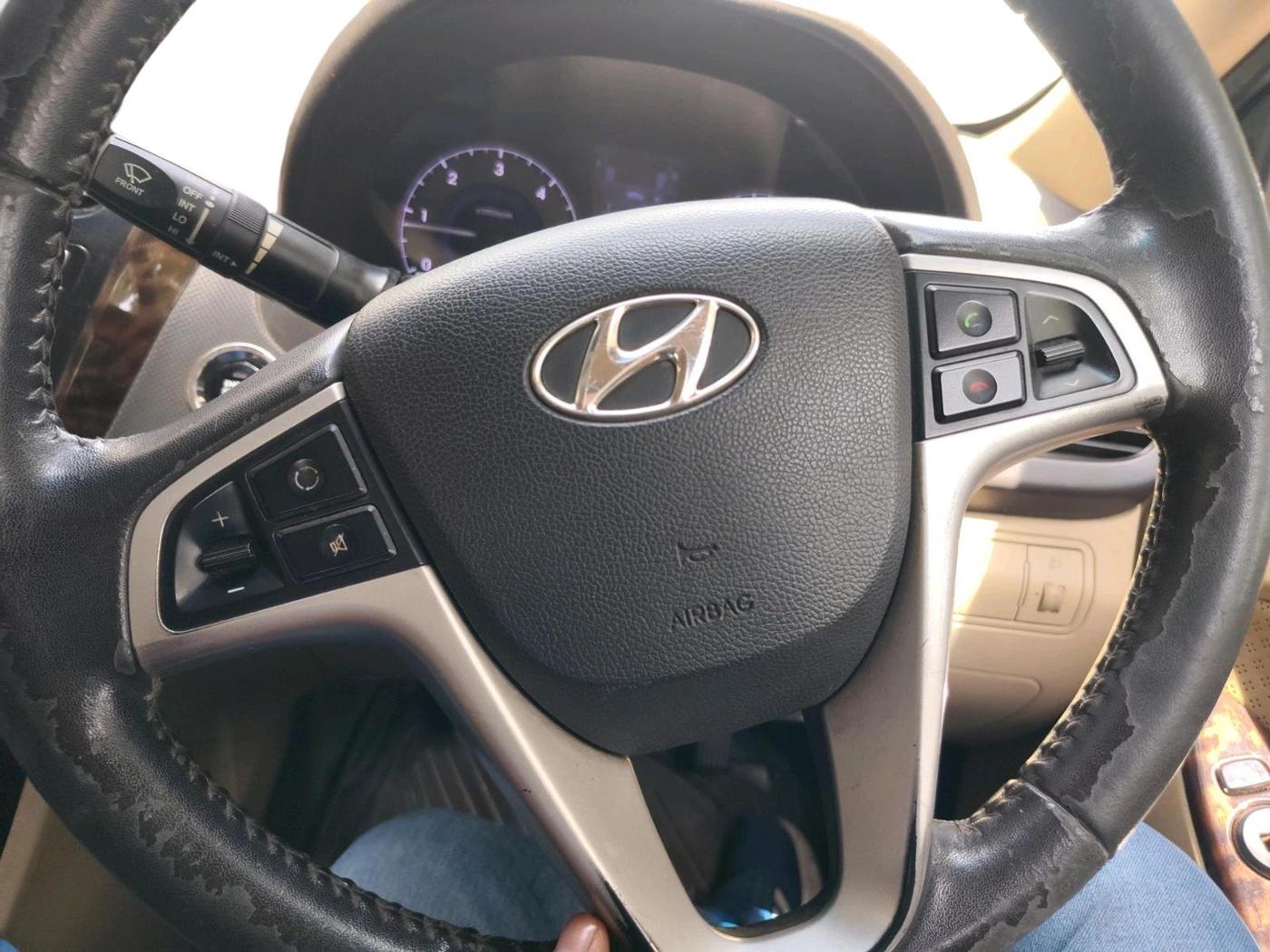 2012 Hyundai Verna FLUIDIC 1.6 CRDI SX OPT, Diesel, Manual, 84,224 km, interior