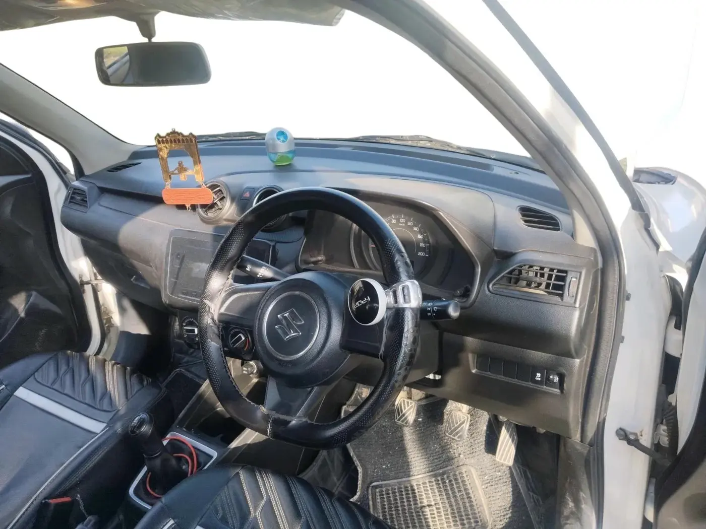2023 Maruti Swift LXI, Petrol, Manual, 40,034 km, interior