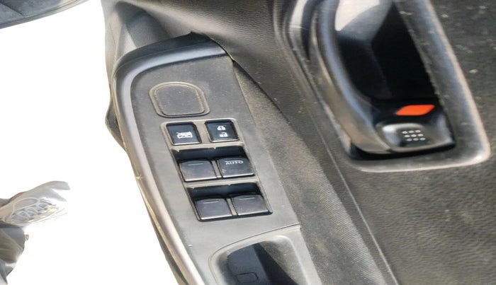 2023 Maruti Swift LXI, Petrol, Manual, 40,034 km, interior