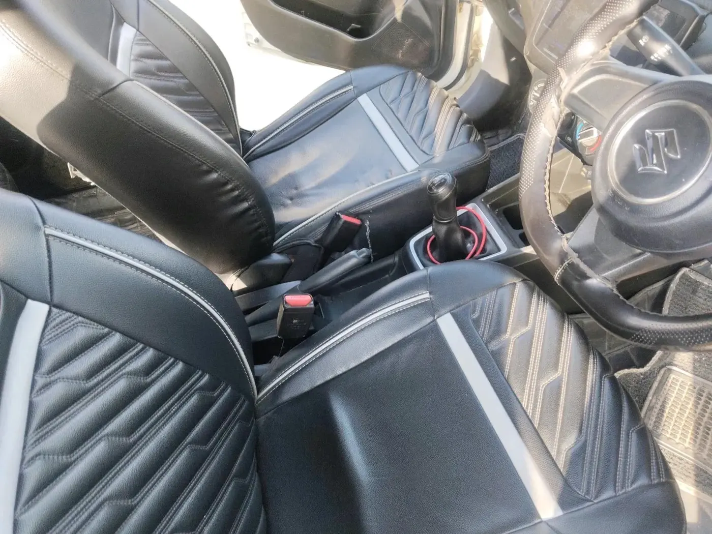 2023 Maruti Swift LXI, Petrol, Manual, 40,034 km, interior