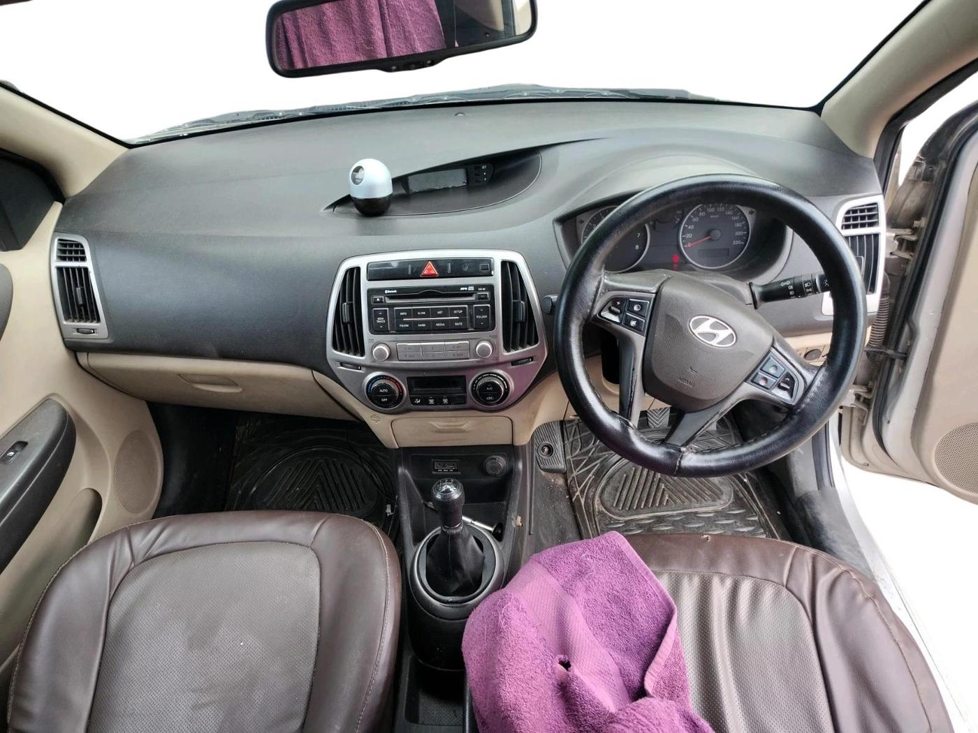 2012 Hyundai i20 SPORTZ 1.2, CNG, Manual, 77,616 km, interior