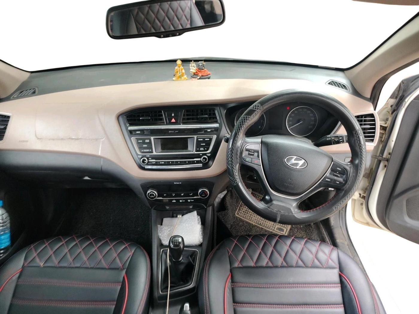 2016 Hyundai Elite i20 SPORTZ 1.2, CNG, Manual, 1,02,788 km, interior