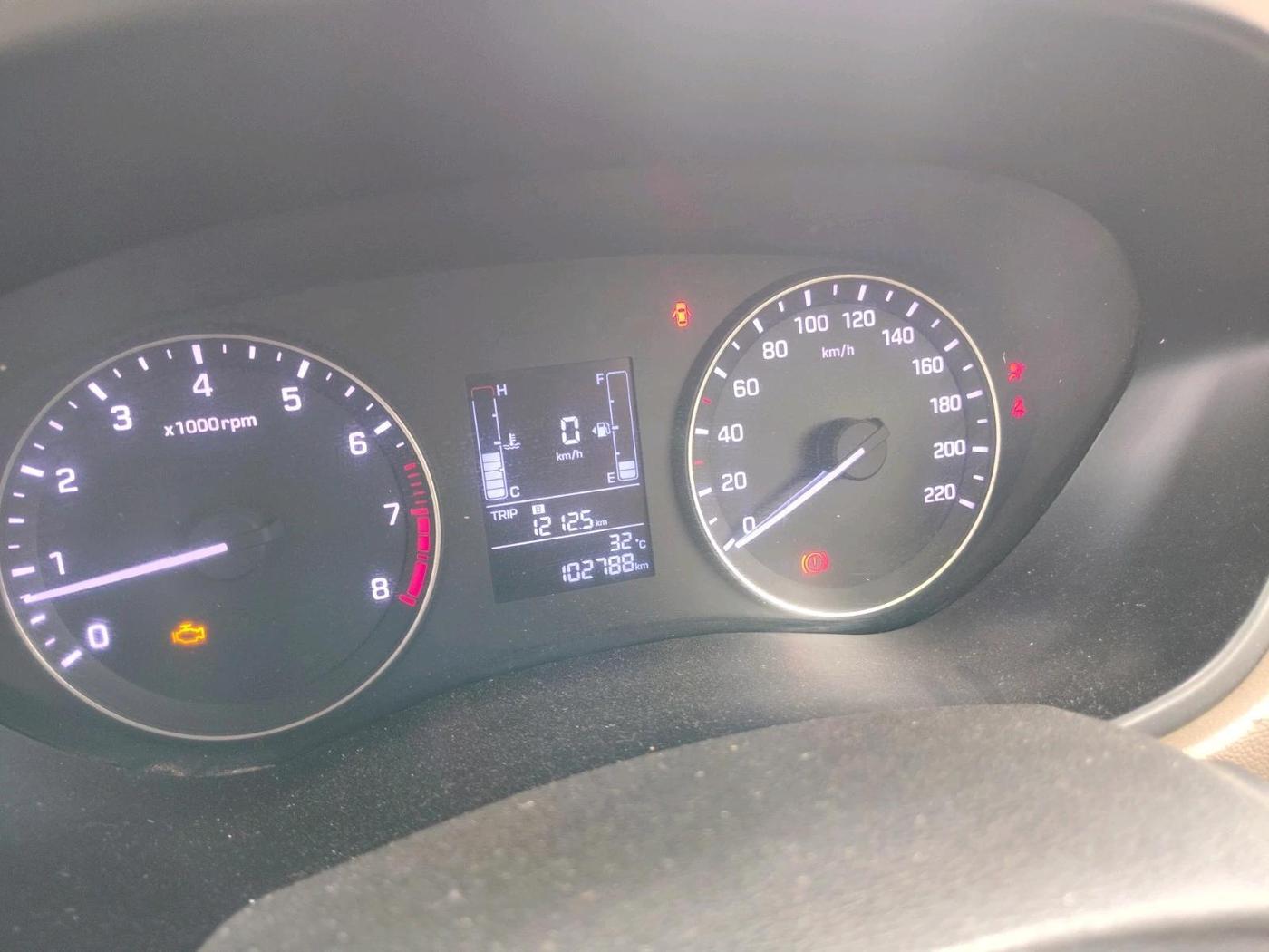 2016 Hyundai Elite i20 SPORTZ 1.2, CNG, Manual, 1,02,788 km, interior