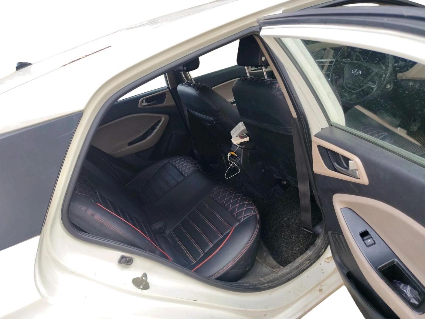 2016 Hyundai Elite i20 SPORTZ 1.2, CNG, Manual, 1,02,788 km, interior