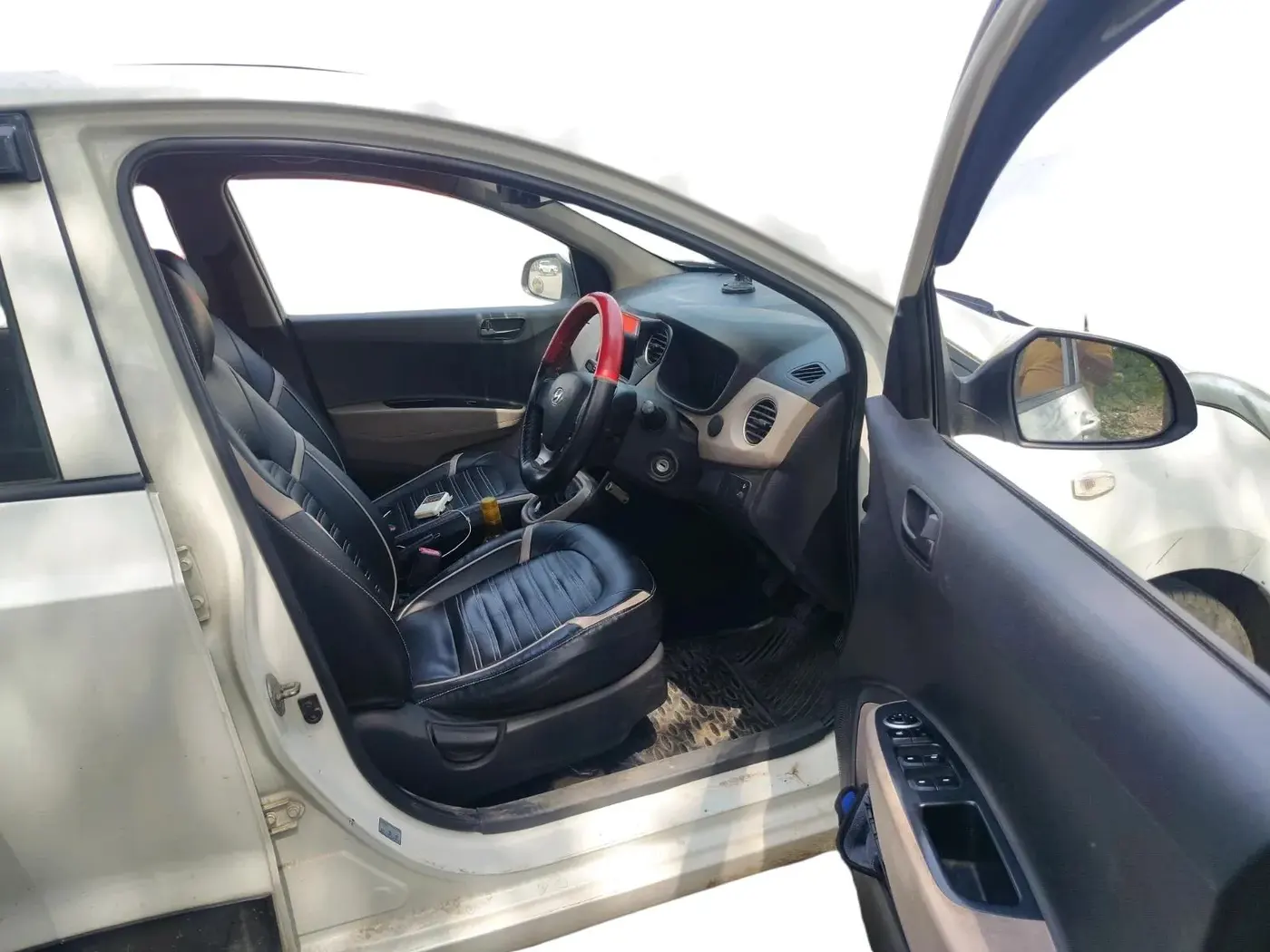 2013 Hyundai Grand i10 MAGNA 1.2 KAPPA VTVT, Petrol, Manual, 1,16,500 km, interior