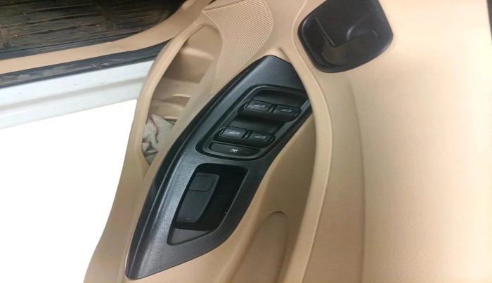 2017 Ford Figo Aspire TITANIUM 1.2 PETROL, Petrol, Manual, 98,042 km, interior