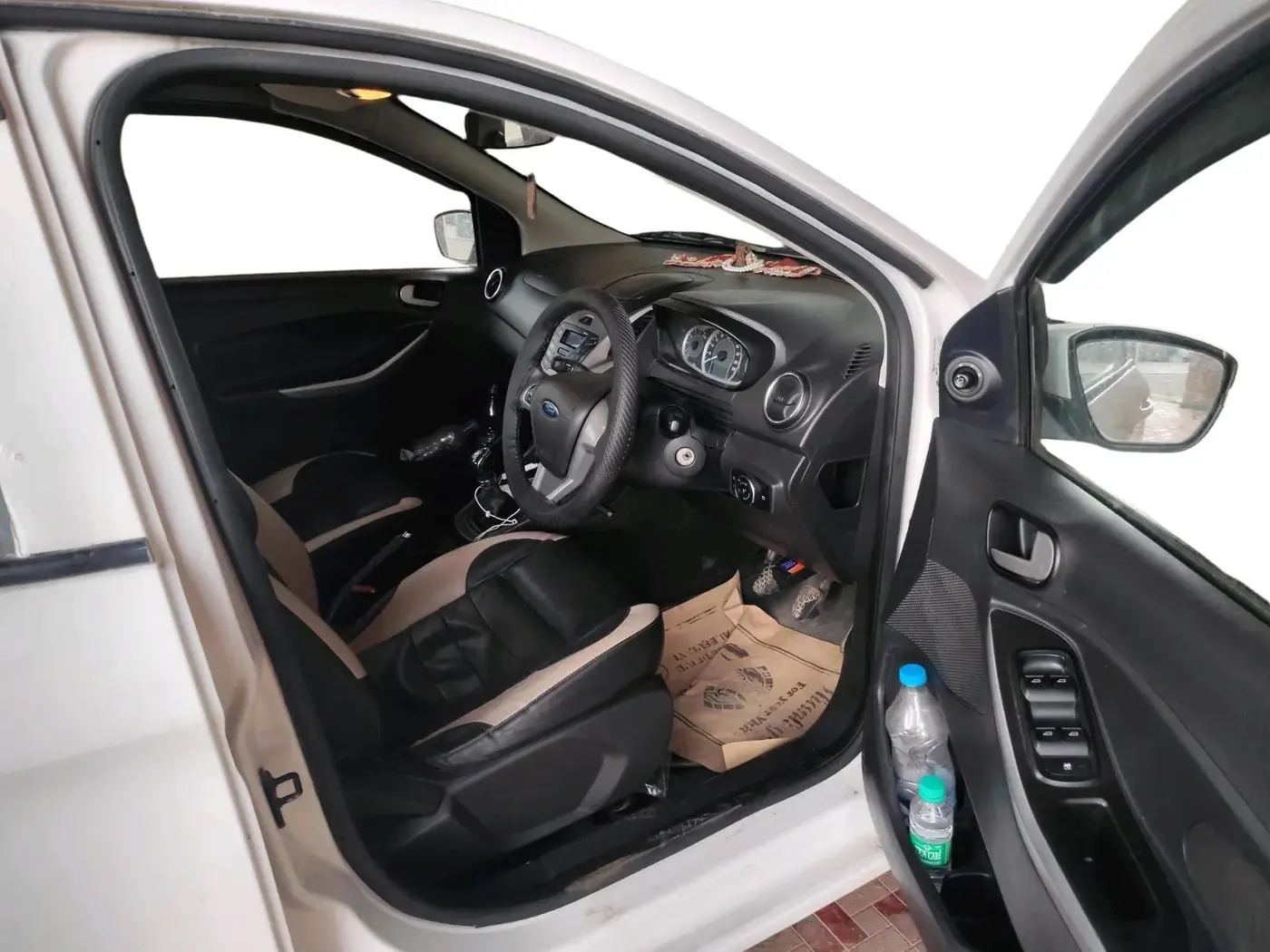 2015 Ford New Figo TREND 1.5L DIESEL, Diesel, Manual, 1,26,979 km, interior