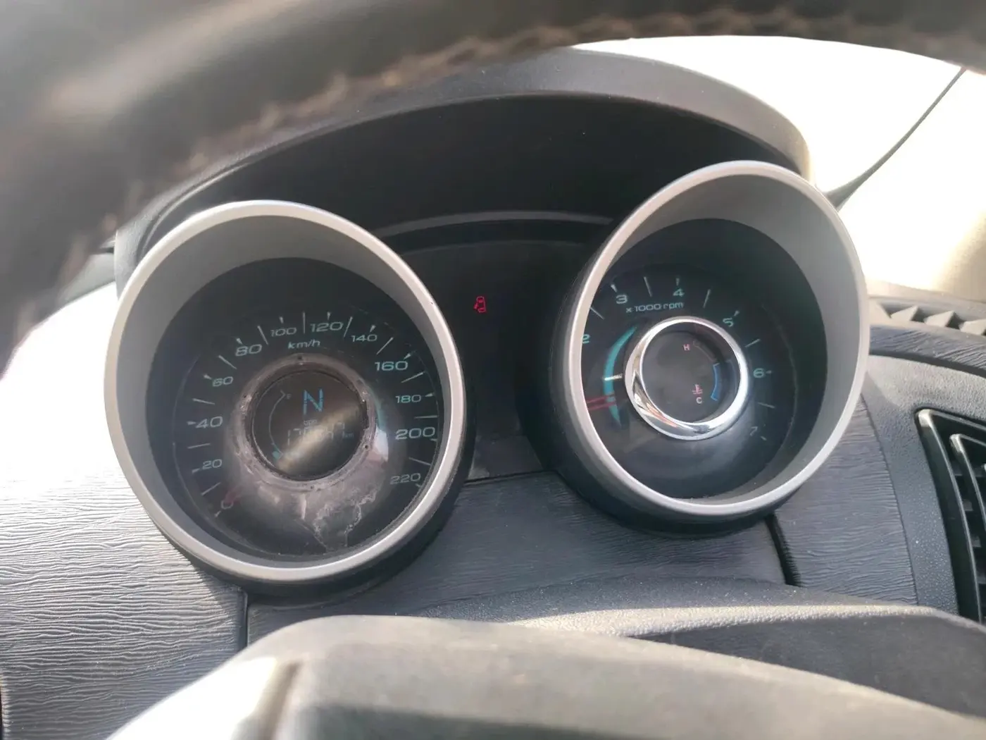 2016 Mahindra XUV500 W6 1.99, Diesel, Manual, 1,78,847 km, interior