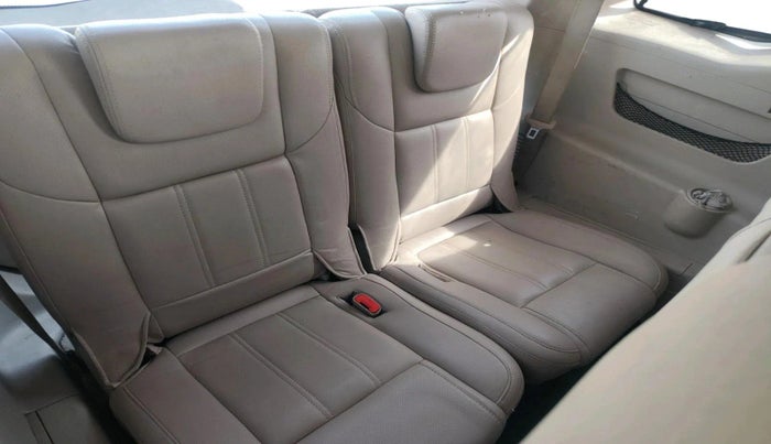 2016 Mahindra XUV500 W6 1.99, Diesel, Manual, 1,78,847 km, interior