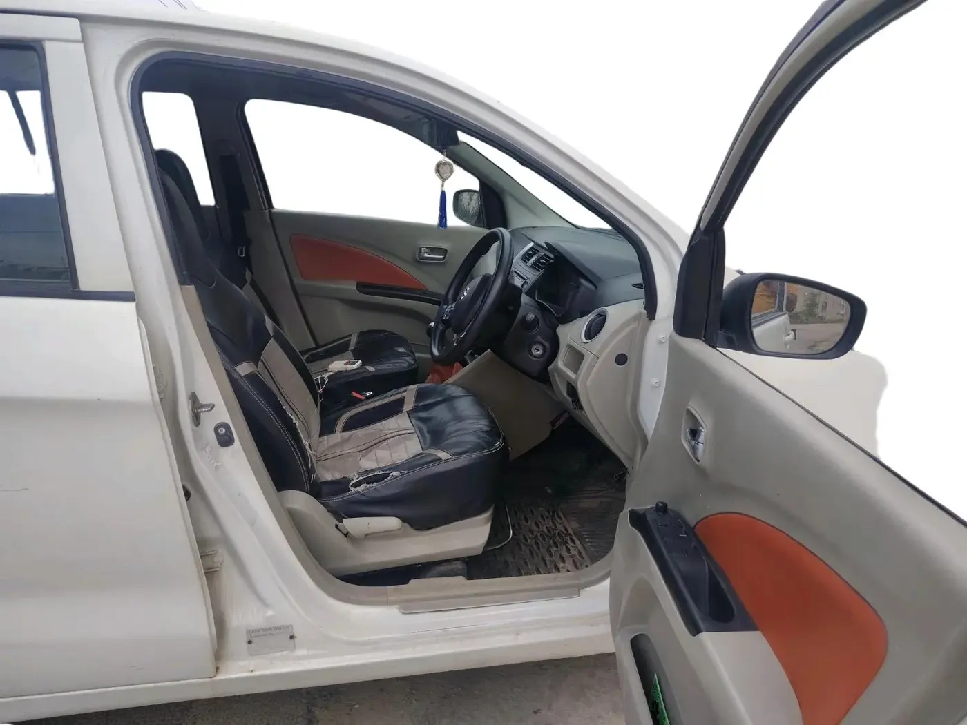 2014 Maruti Celerio ZXI, CNG, Manual, 1,36,000 km, interior