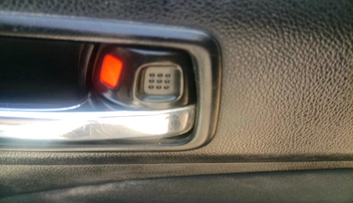 2019 Maruti Swift VXI, CNG, Manual, 72,325 km, interior