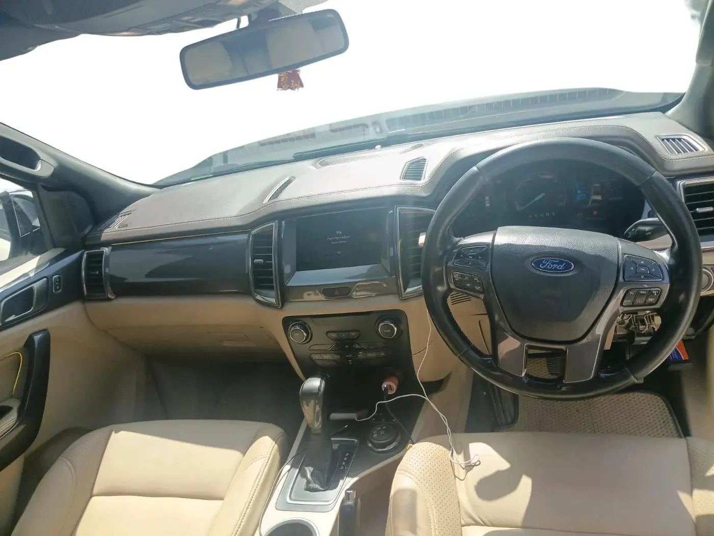 2016 Ford Endeavour TITANIUM 3.2 4X4 AT, Diesel, Automatic, 1,26,310 km, interior
