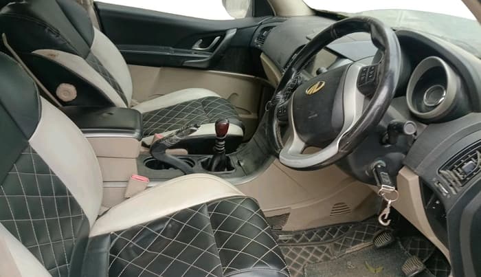 2016 Mahindra XUV500 W10 1.99, Diesel, Manual, 93,533 km, interior