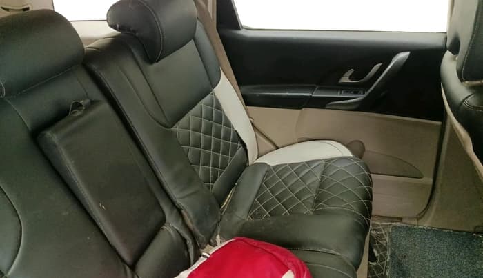 2016 Mahindra XUV500 W10 1.99, Diesel, Manual, 93,533 km, interior