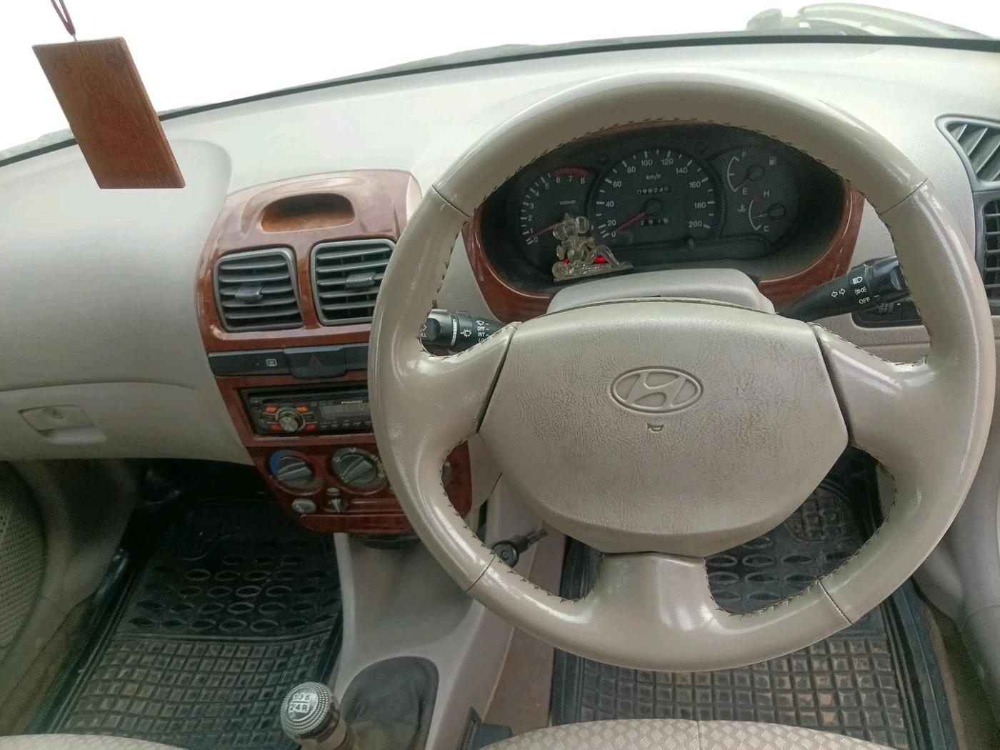 2011 Hyundai Accent GLE, Petrol, Manual, 88,240 km, interior