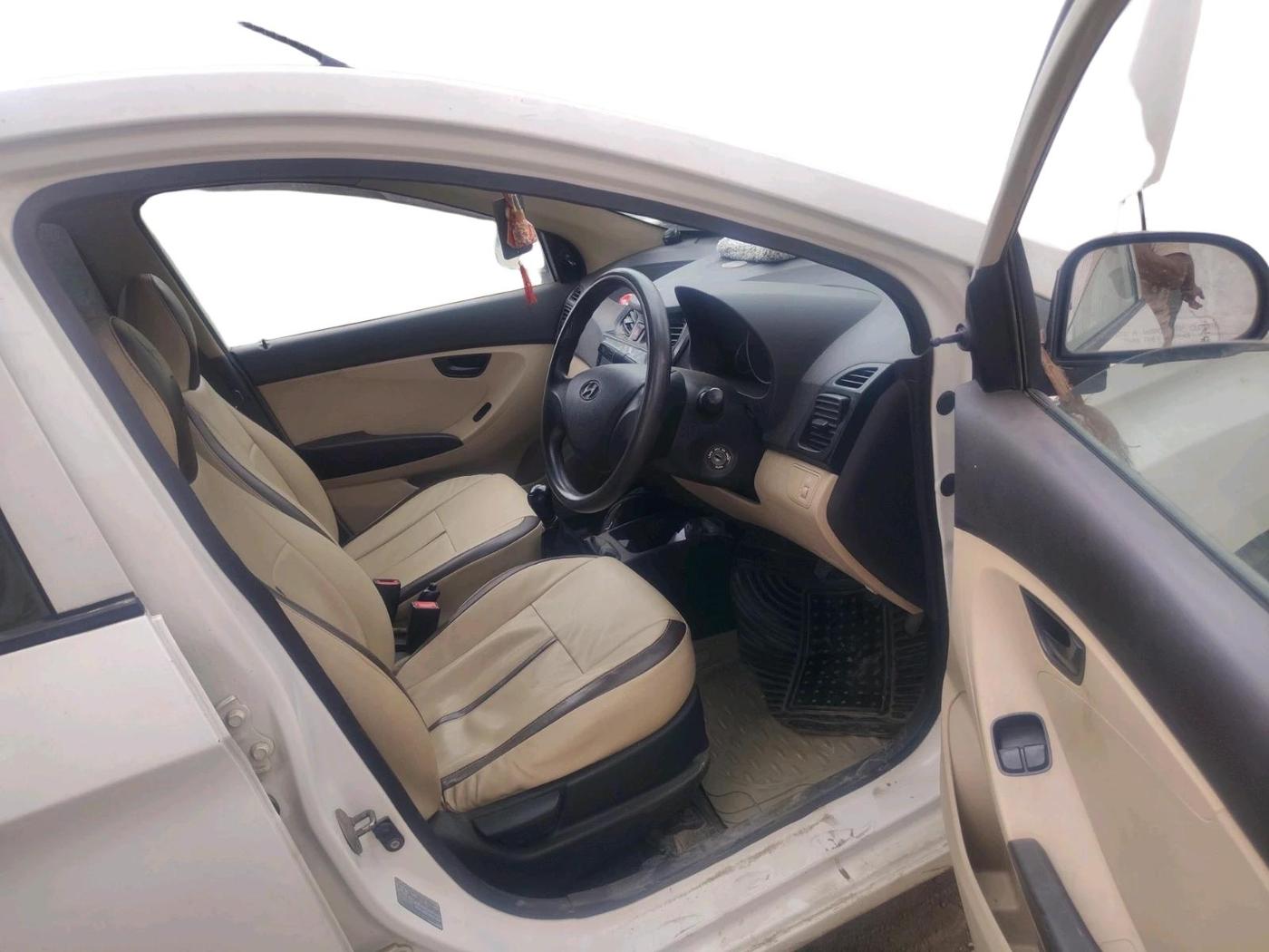 2013 Hyundai Eon MAGNA +, Petrol, Manual, 1,23,311 km, interior