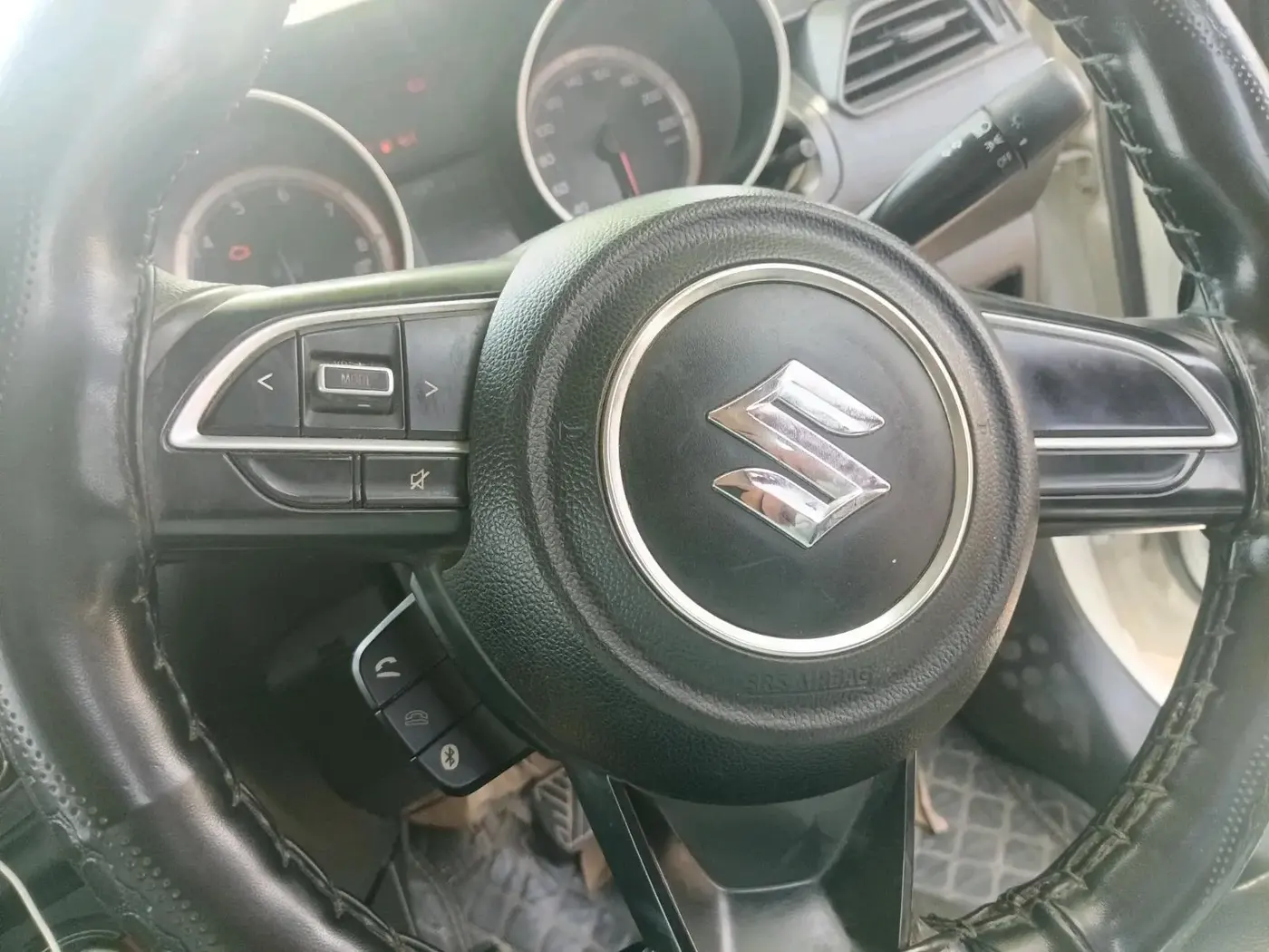 2018 Maruti Swift VXI, CNG, Manual, 1,37,939 km, interior