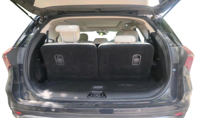 2023 Mahindra XUV700 AX 7 D AT 7 STR, Diesel, Automatic, 47,238 km, exterior