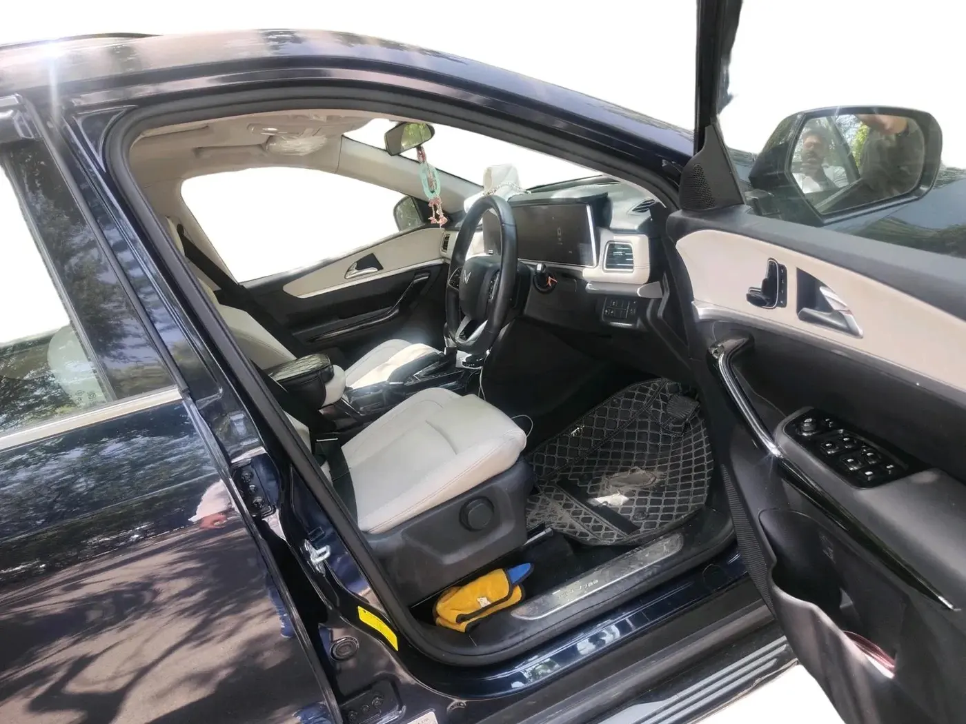 2023 Mahindra XUV700 AX 7 D AT 7 STR, Diesel, Automatic, 47,238 km, interior