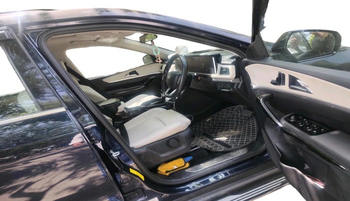 2023 Mahindra XUV700 AX 7 D AT 7 STR, Diesel, Automatic, 47,238 km, interior