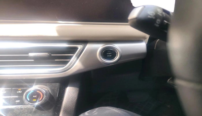 2023 Mahindra XUV700 AX 7 D AT 7 STR, Diesel, Automatic, 47,238 km, interior