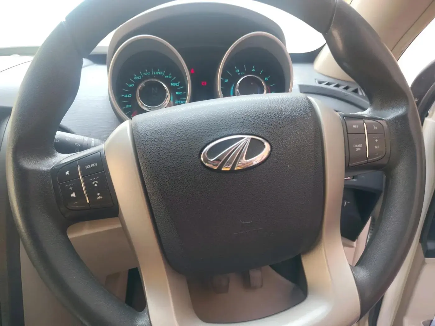 2016 Mahindra XUV500 W6, Diesel, Manual, 56,237 km, interior