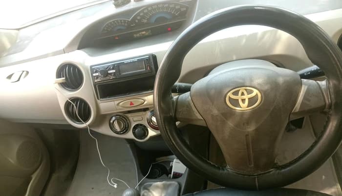 2016 Toyota Etios Liva G, CNG, Manual, 1,12,857 km, interior
