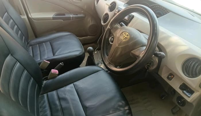 2016 Toyota Etios Liva G, CNG, Manual, 1,12,857 km, interior