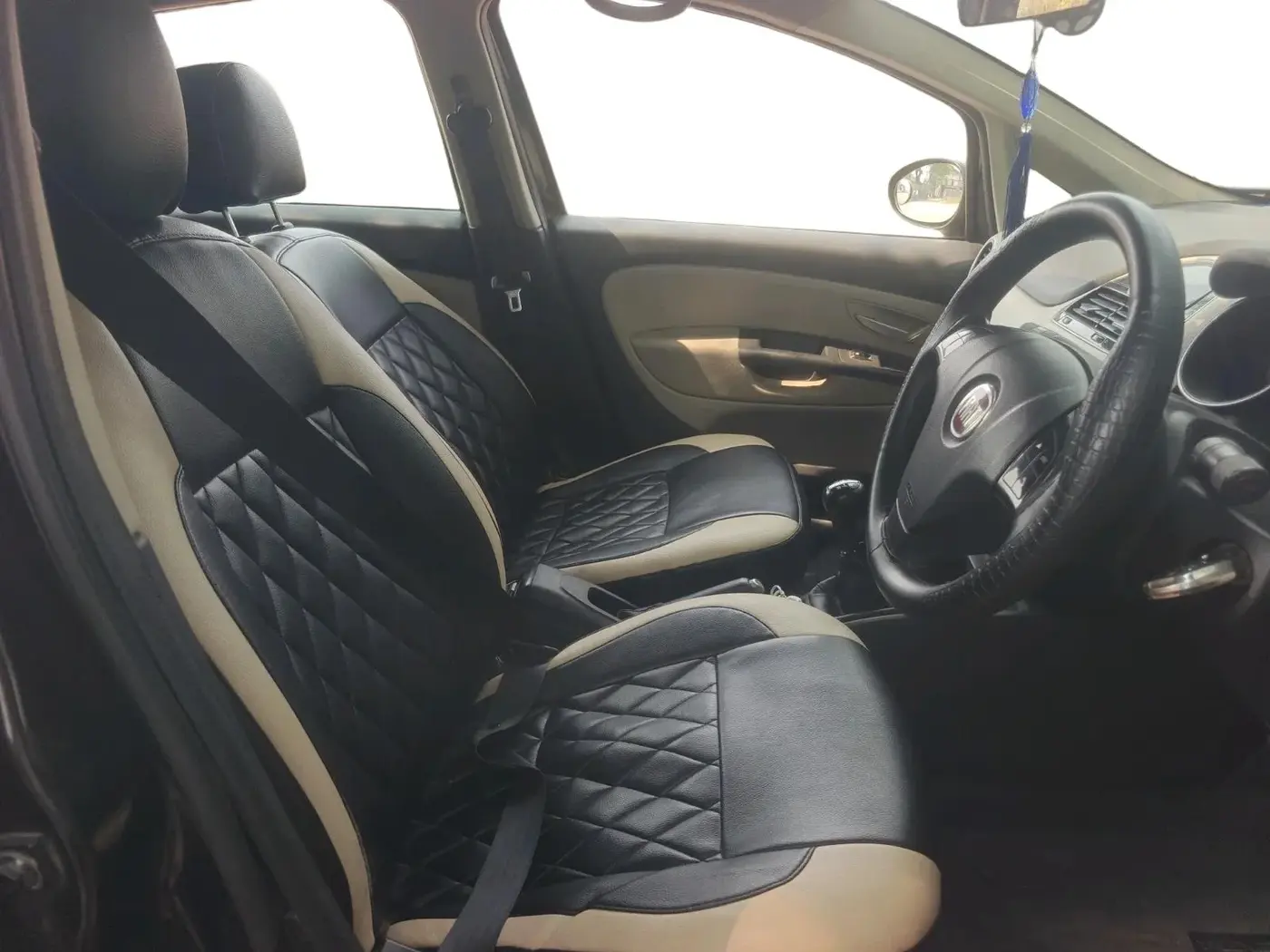 2015 Fiat Punto EVO EMOTION 1.3 MULTIJET, Diesel, Manual, 1,22,406 km, interior