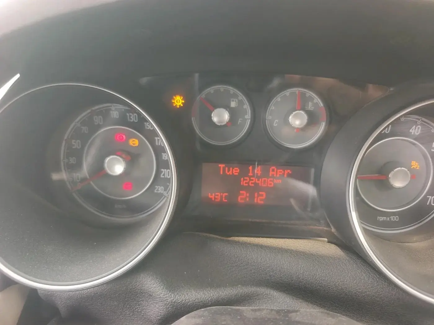 2015 Fiat Punto EVO EMOTION 1.3 MULTIJET, Diesel, Manual, 1,22,406 km, interior