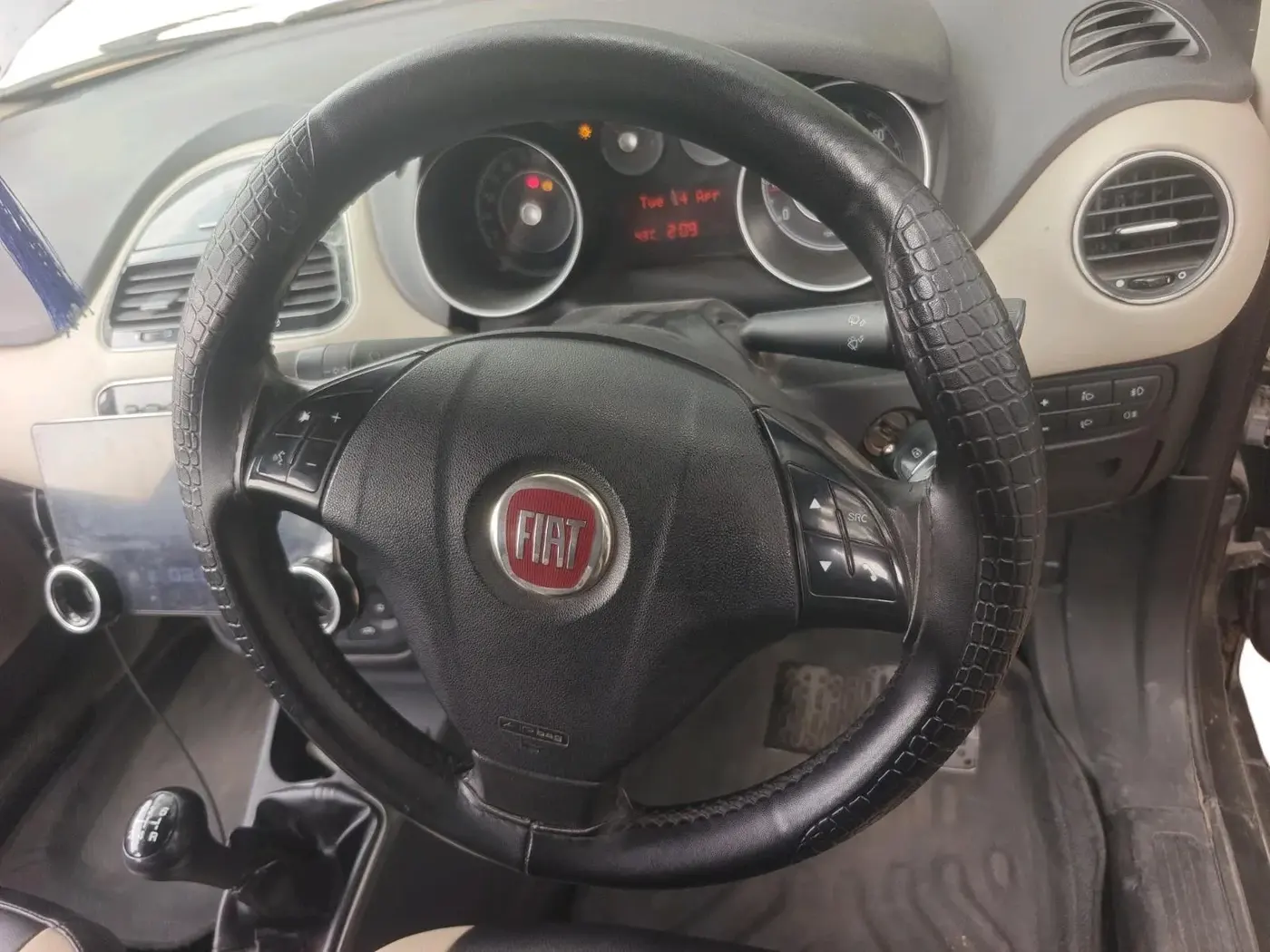 2015 Fiat Punto EVO EMOTION 1.3 MULTIJET, Diesel, Manual, 1,22,406 km, interior