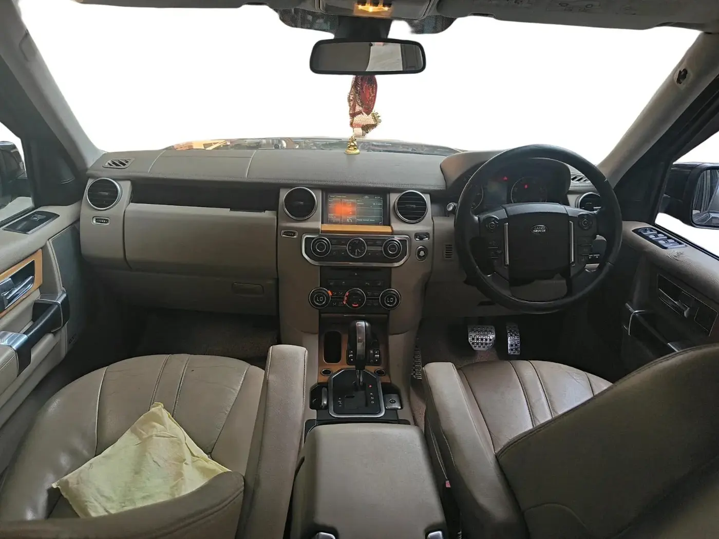 2012 Landrover Discovery 4 SDV6 SE, Diesel, Automatic, 2,01,079 km, interior