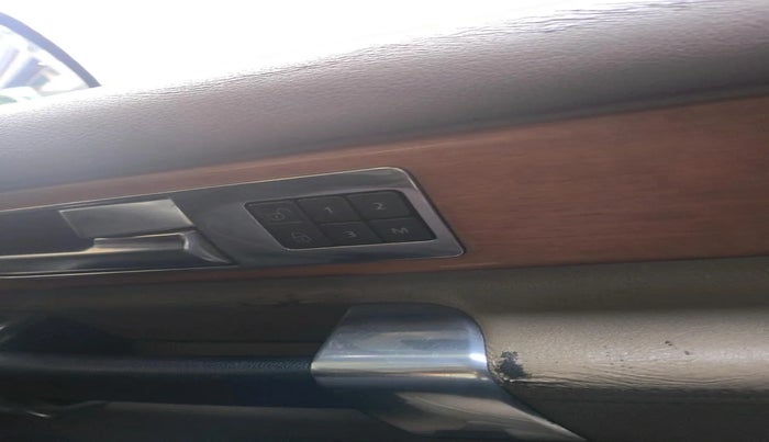 2012 Landrover Discovery 4 SDV6 SE, Diesel, Automatic, 2,01,079 km, interior