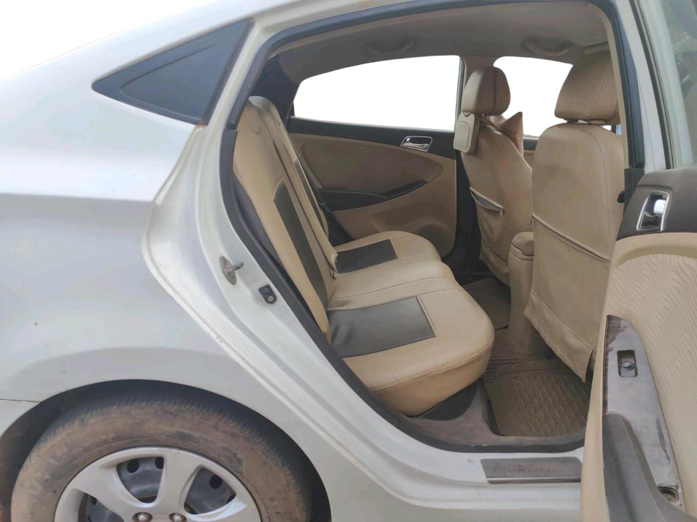 2011 Hyundai Verna FLUIDIC 1.6 CRDI, Diesel, Manual, 1,74,573 km, interior