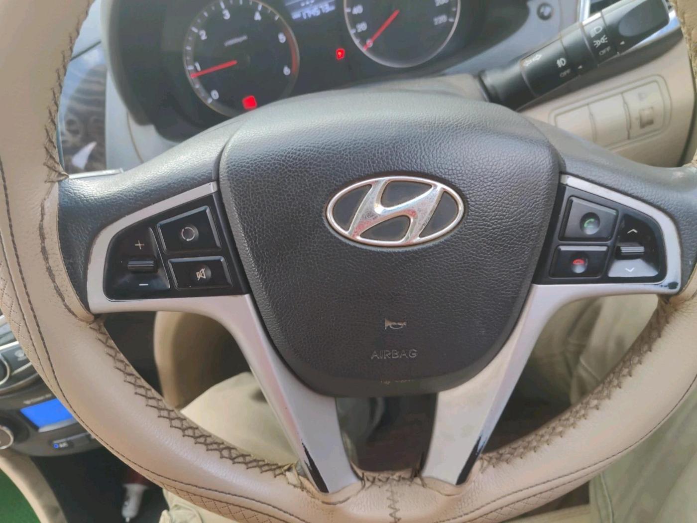 2011 Hyundai Verna FLUIDIC 1.6 CRDI, Diesel, Manual, 1,74,573 km, interior