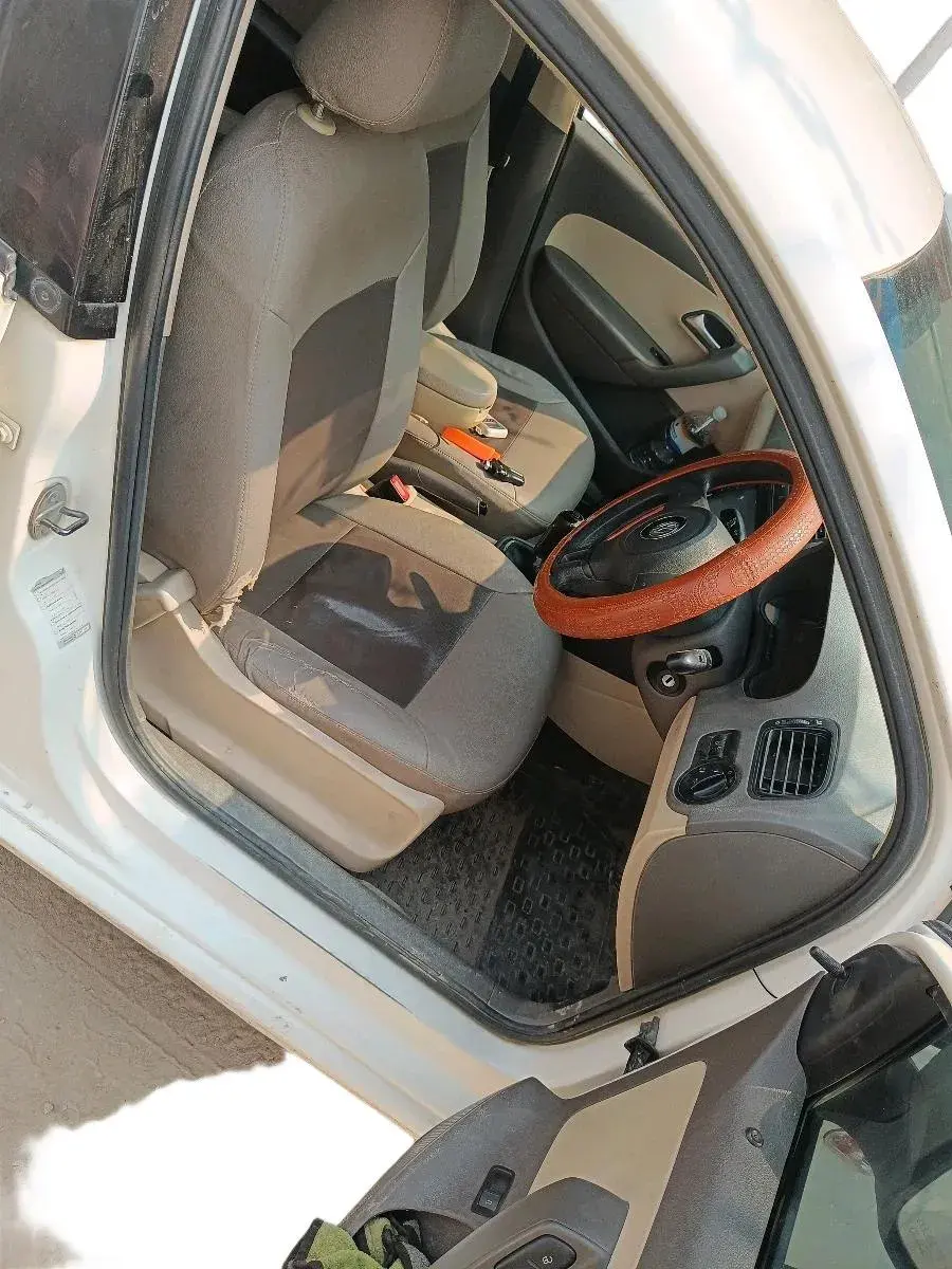 2012 Volkswagen Vento TRENDLINE DIESEL 1.6, Diesel, Manual, 82,591 km, interior