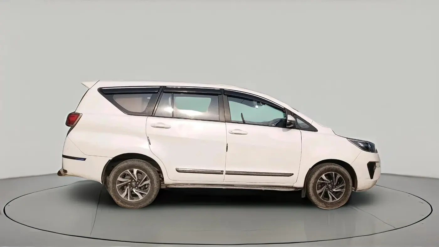 2021 Toyota Innova Crysta 2.4 GX 8 STR, Diesel, Manual, 1,79,908 km, exterior