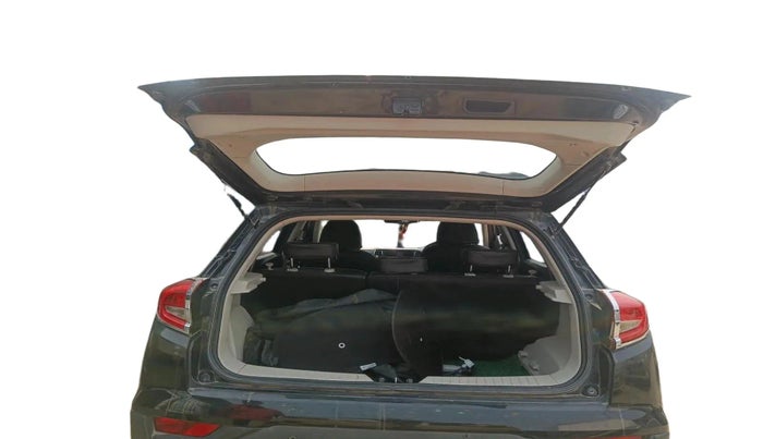 2021 Mahindra XUV300 W8 (O) 1.5 DIESEL, Diesel, Manual, 95,093 km, exterior