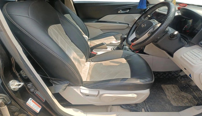 2021 Mahindra XUV300 W8 (O) 1.5 DIESEL, Diesel, Manual, 95,093 km, interior