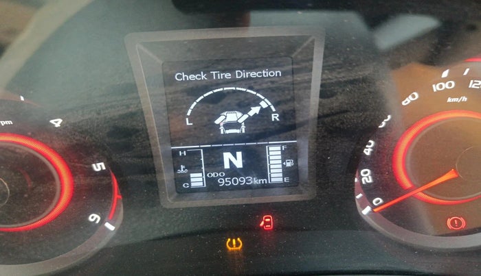 2021 Mahindra XUV300 W8 (O) 1.5 DIESEL, Diesel, Manual, 95,093 km, interior