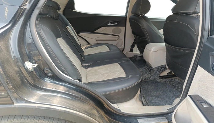 2021 Mahindra XUV300 W8 (O) 1.5 DIESEL, Diesel, Manual, 95,093 km, interior