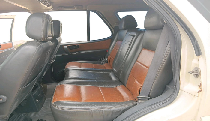 2011 Tata Safari 4X2 EX DICOR 2.2 VTT, Diesel, Manual, 2,22,907 km, interior