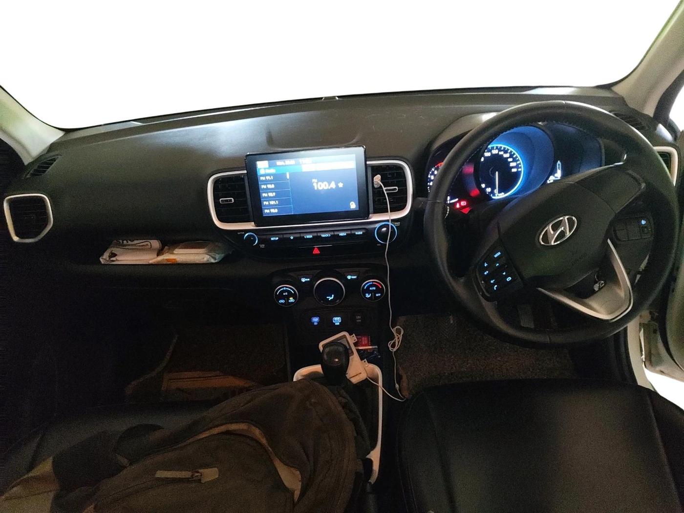 2020 Hyundai VENUE S+ 1.2, Petrol, Manual, 40,273 km, interior