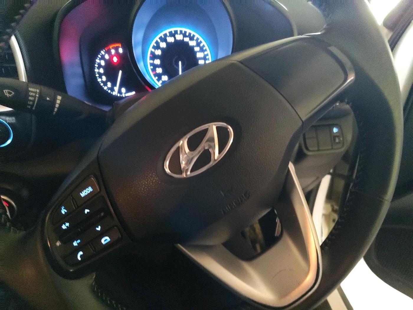 2020 Hyundai VENUE S+ 1.2, Petrol, Manual, 40,273 km, interior